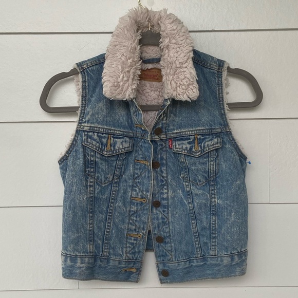 Levi's Jackets & Blazers - Levi’s Sherpa Light Wash Denim Jean Jacket Vest XS